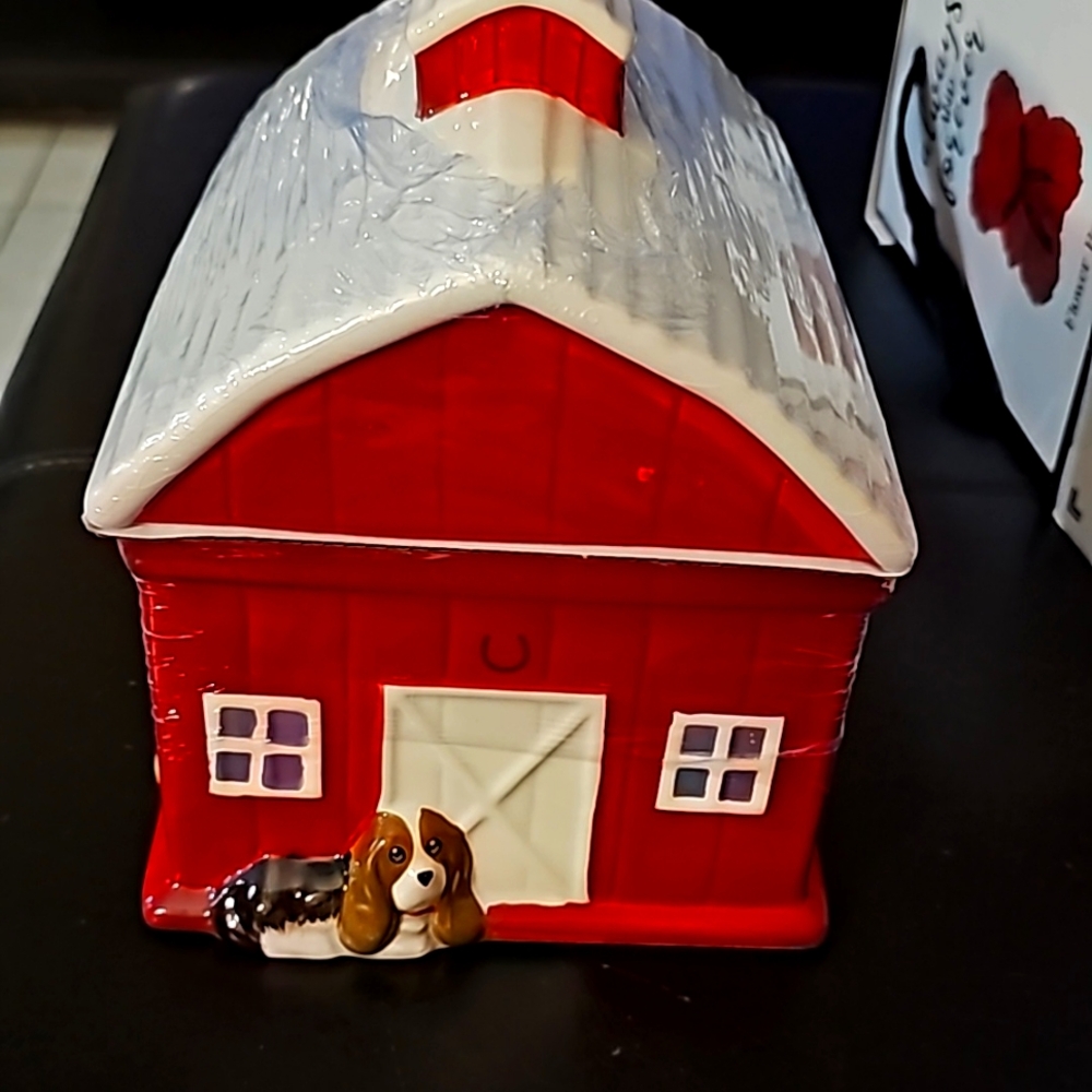 Pioneer Woman barn cookie jar
